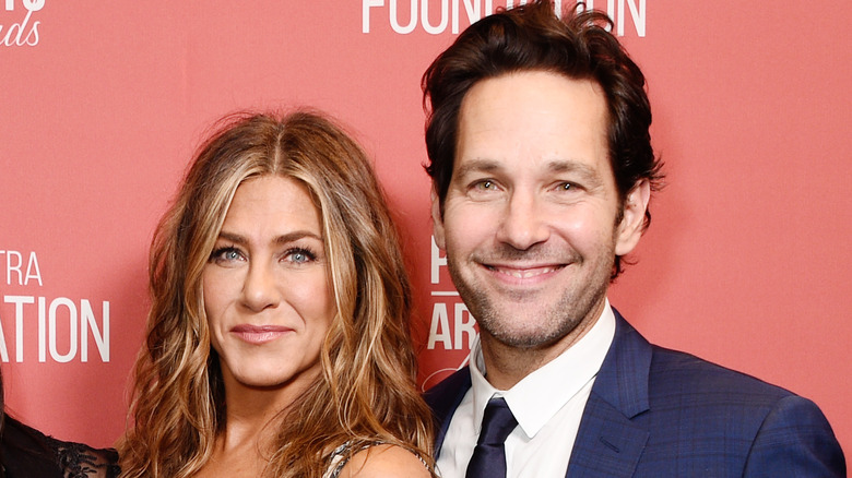 Paul Rudd and Jennifer Aniston pose for a photo.