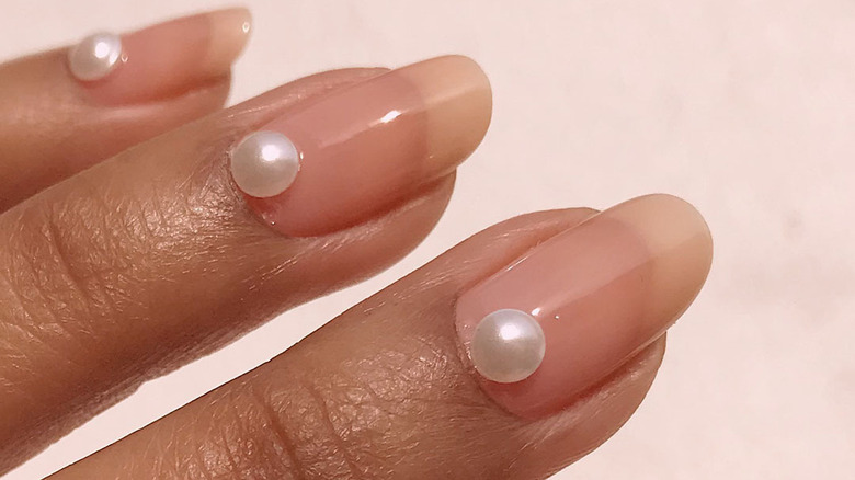 Chic Short Nail Art Designs for Maximum Style : Pearl Bracelet Inspired  Nails
