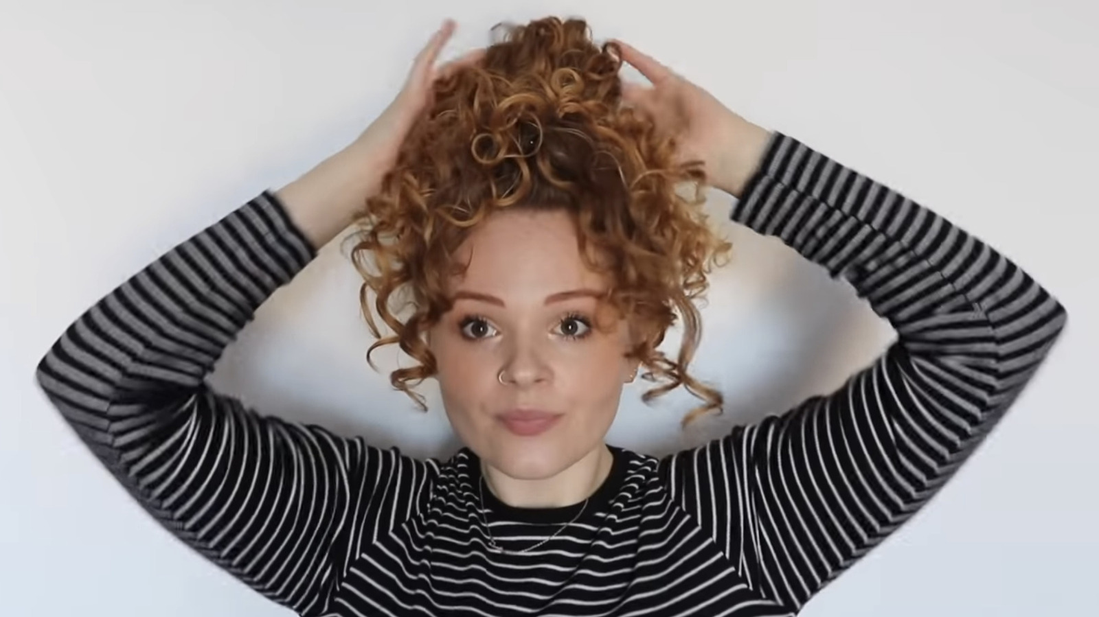 Why Pineappling Is The Technique You Need To Try If You Have Curly Hair ...