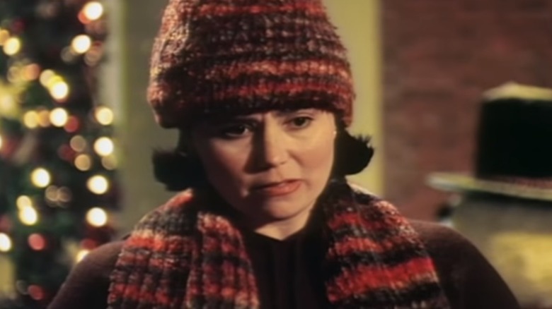 Alex Borstein, who'd go on to play Susie from The Marvelous Mrs. Maisel, in Bad Santa