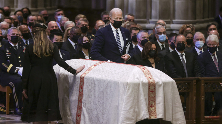 Crowd at Senator Bob Dole's funeral