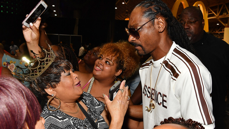 Snoop Dogg with fans