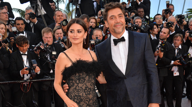 Javier Bardem & Penélope Cruz posing on the red carpet