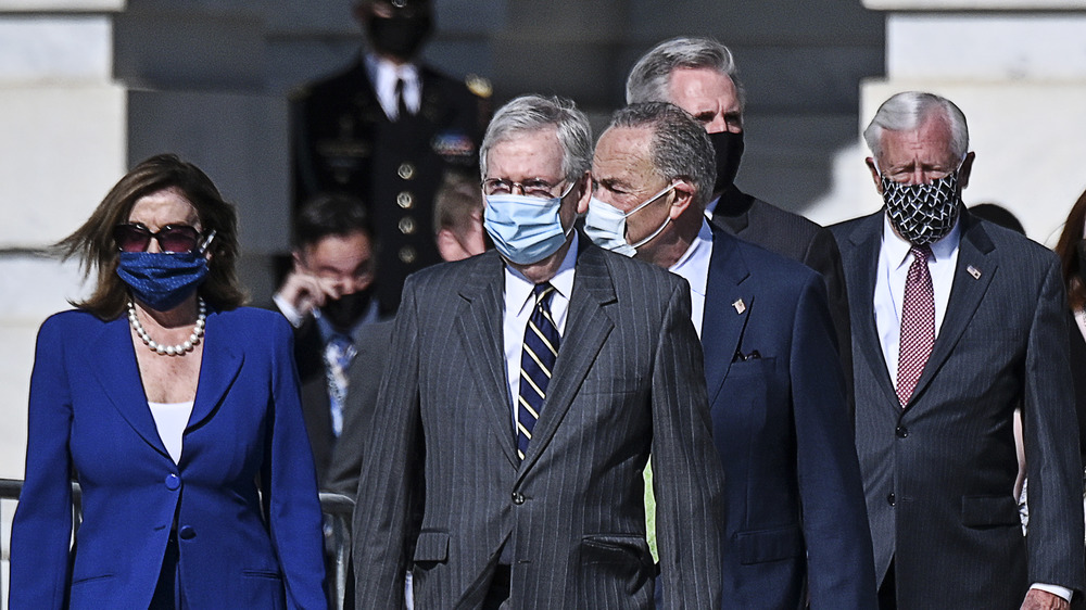 Nancy Pelosi, Mitch McConnell, Chuck Schumer, Kevin McCarthy walking in masks