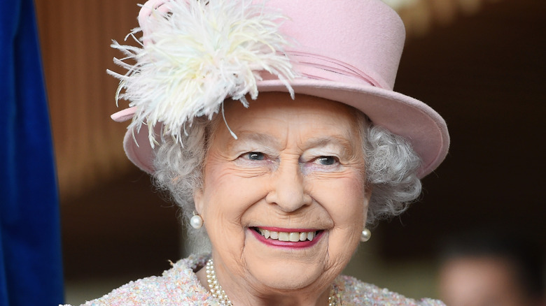 Queen Elizabeth in pink hat