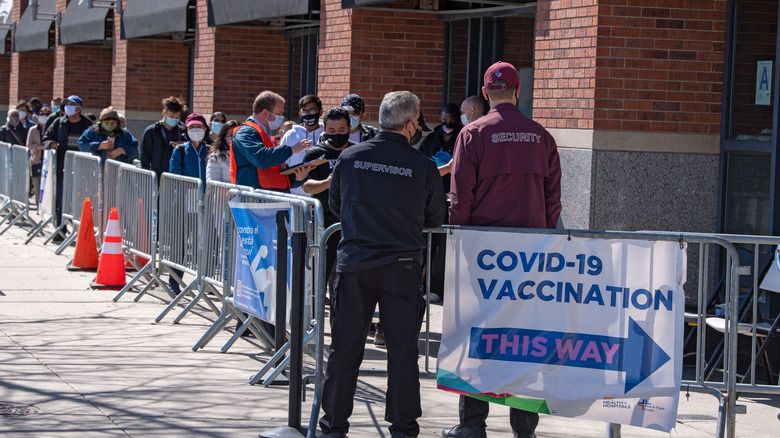 Vaccination lines in New York