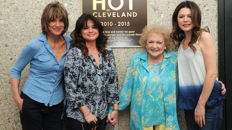 Hot in Cleveland cast smiling
