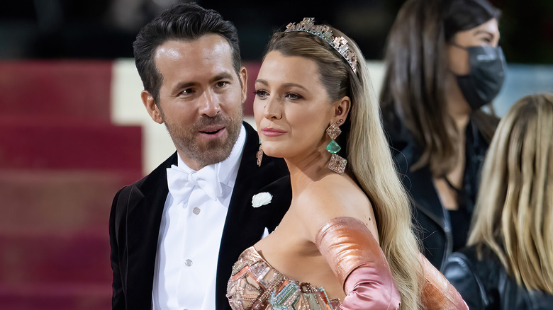 Ryan Reynolds talking to Blake Lively on red carpet