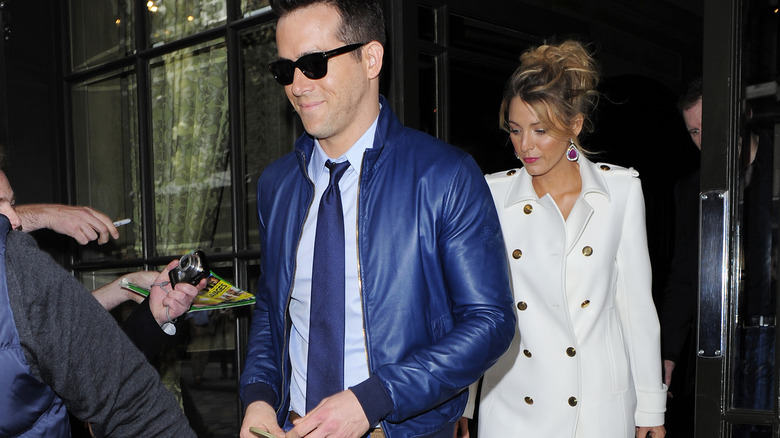 Ryan Reynolds & Blake Lively walking