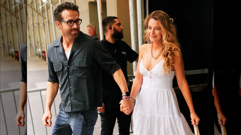 Blake Lively & Ryan Reynolds holding hands