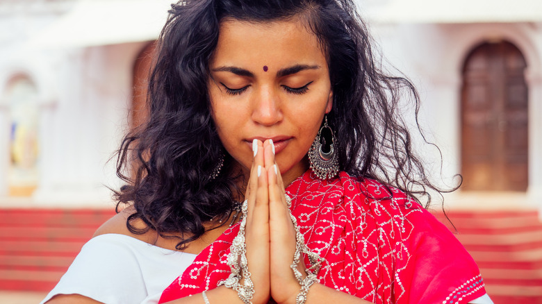 A Hindu woman praying 