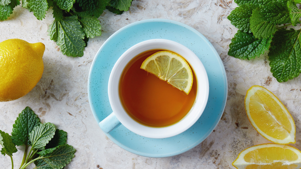 Lemon balm tea lemon wedges