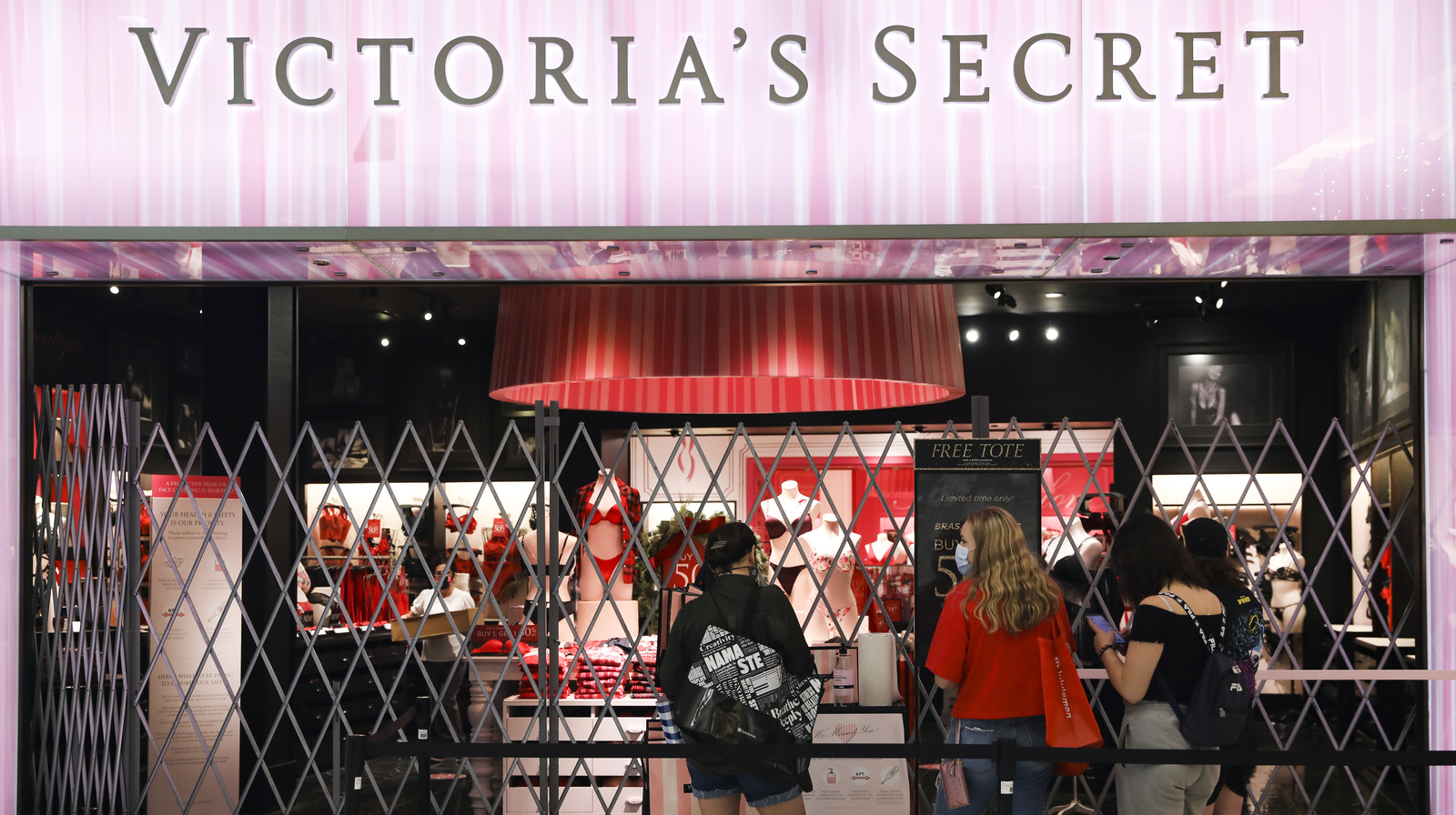Fort Kinnaird - Calling all Victoria's Secret fans 📢 You can now shop Victoria's  Secret beauty, accessories and sleepwear in our Next store