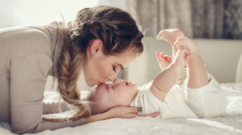 mom kissing baby on forehead