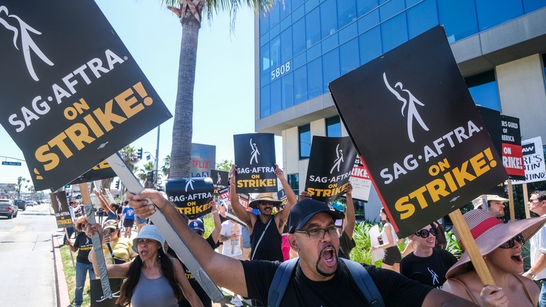 strikers on SAG-AFTRA picket line