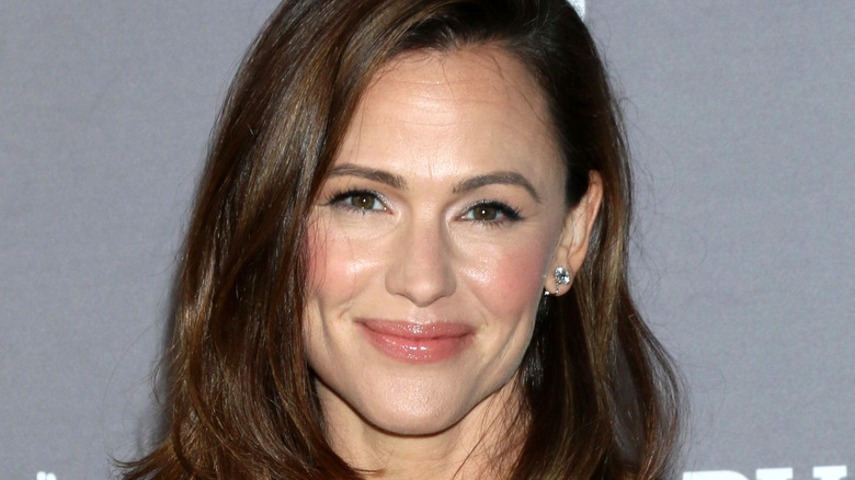 Jennifer Garner smiling for photo