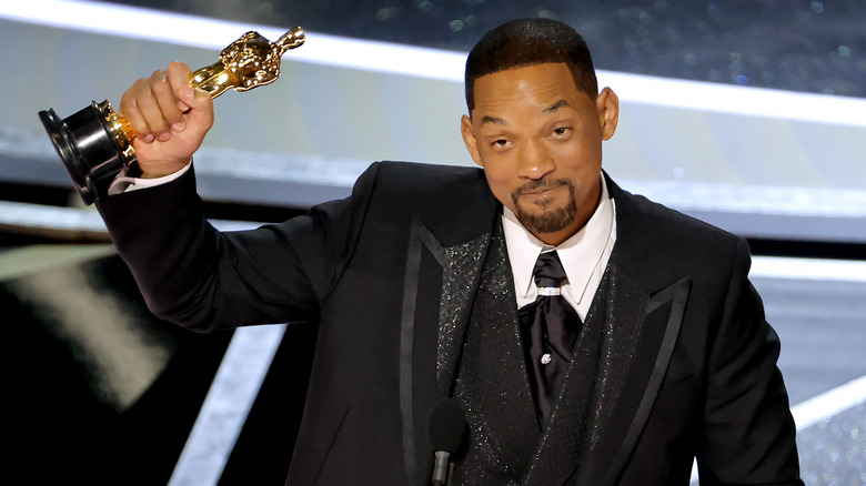 Will Smith holding his best actor Oscar 