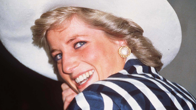 Diana Spencer smiling 