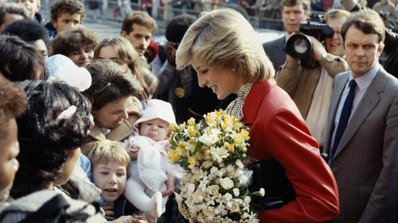 Diana with crowds 