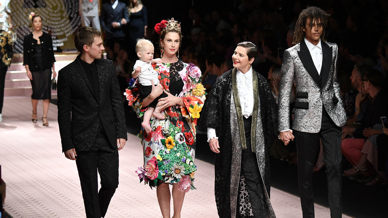 Caleb Lane, Ronin Lane, Elettra Wiedemann, Isabella Rossellini, and Roberto Rossellini, Jr. 