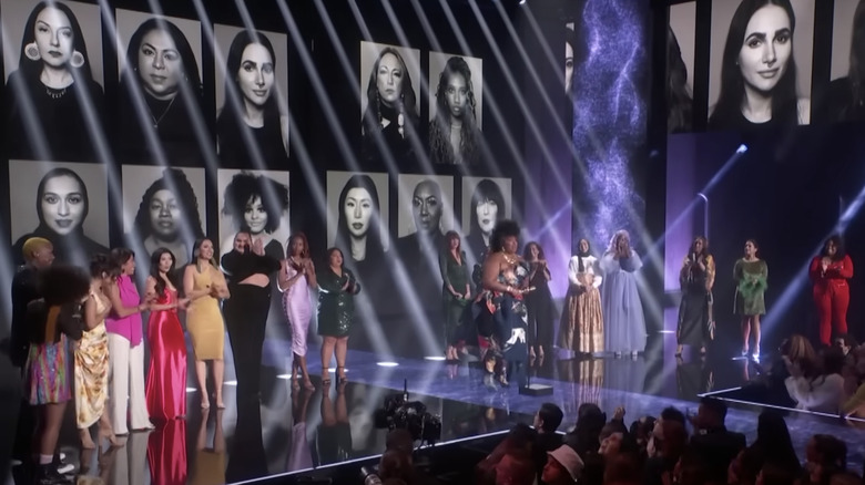 Yasmine Aker with Lizzo at People's Choice Awards 2022