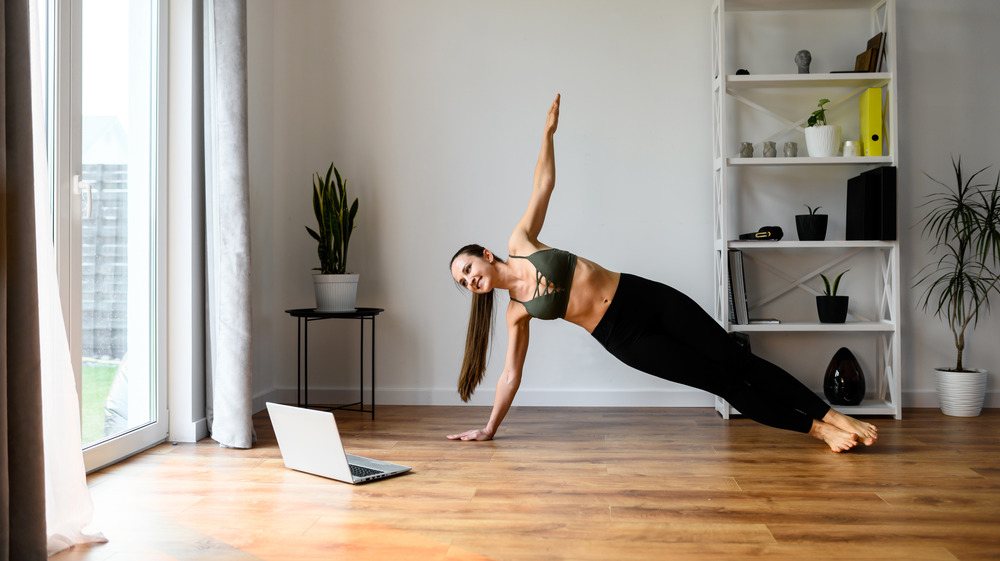 Woman doing a side plank