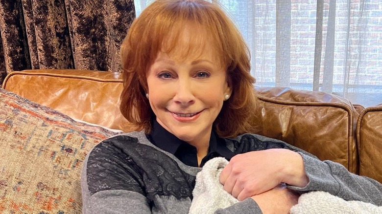 Reba McEntire smiling without makeup