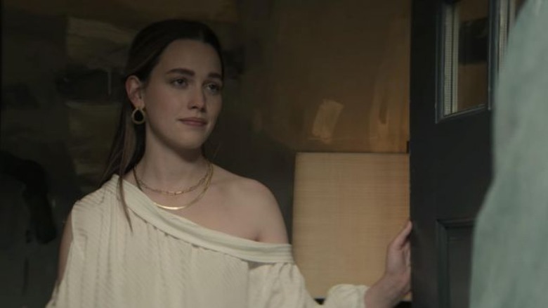 Love Quinn wearing layered necklaces and the Necklet in Netflix's You