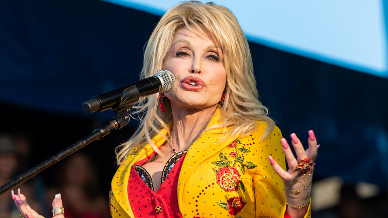 Dolly Parton singing