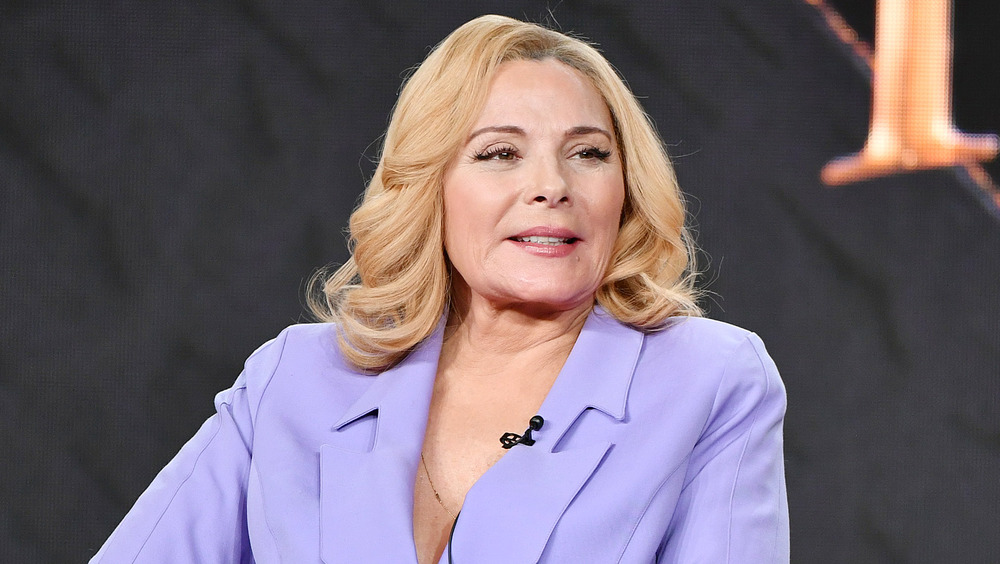Sex and the City's Kim Cattrall on-stage in a purple suit
