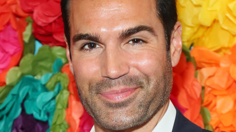 Jordi Vilasuso posing in front of flowers