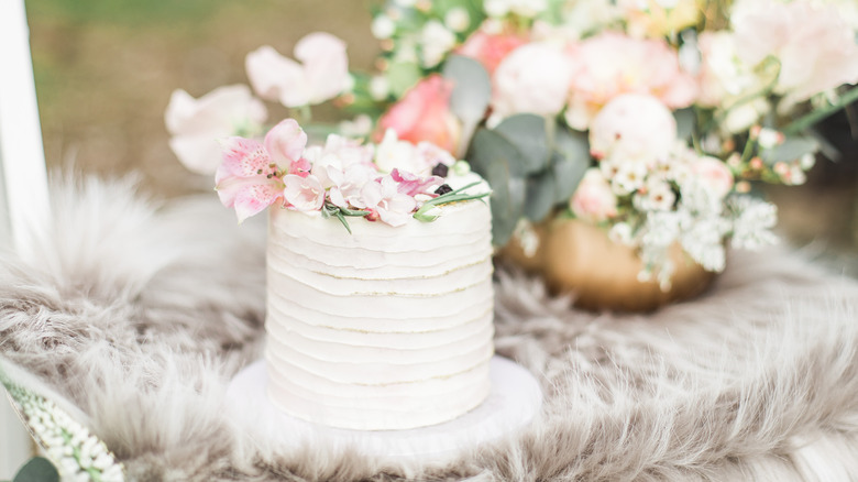 Mini wedding cake