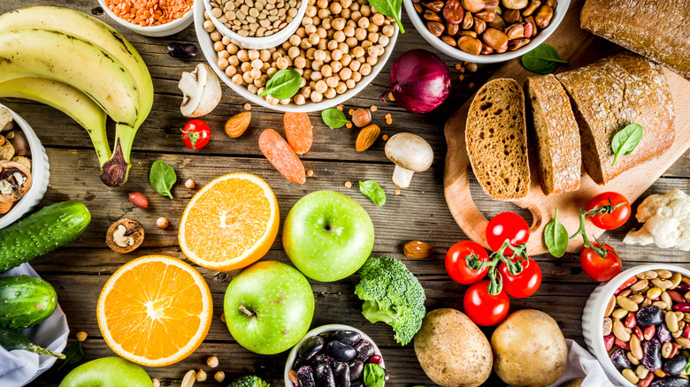 Whole bread, bananas, lentils, and other foods rich in complex carbs