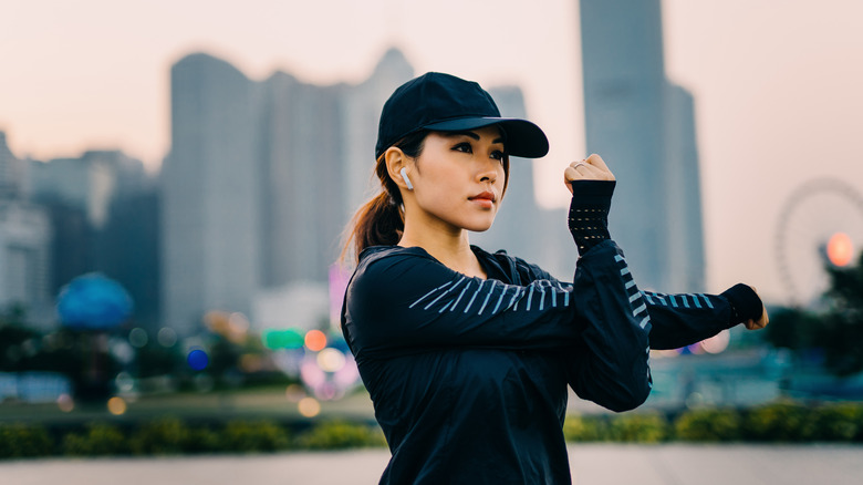 Woman wearing baseball hat