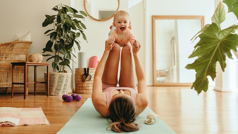 Yogi mom working out