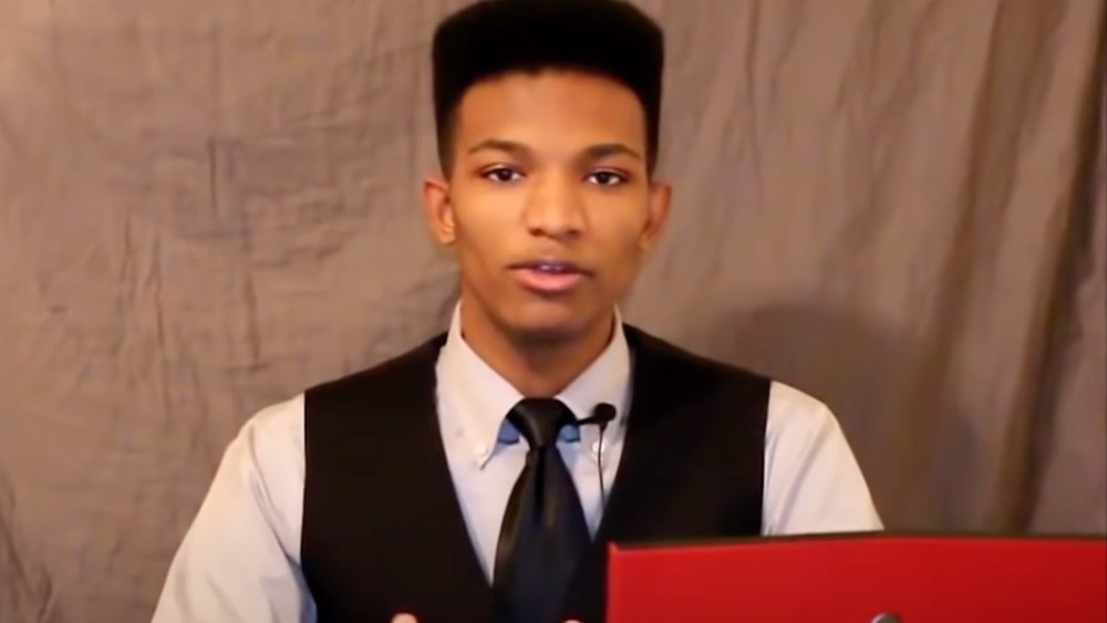 Etika speaking about a game 