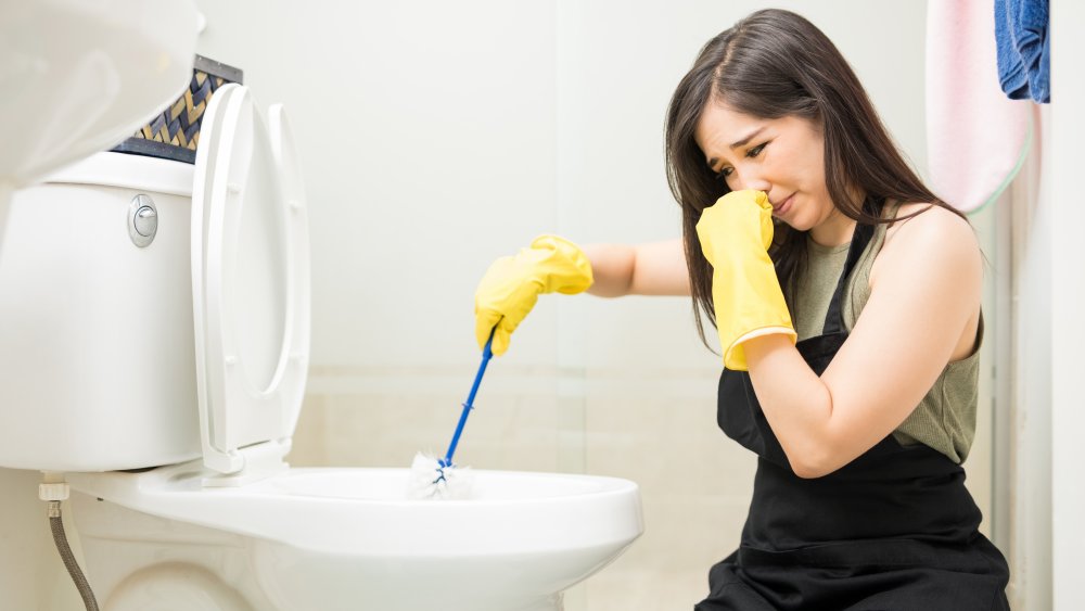 https://www.thelist.com/img/gallery/youve-be-cleaning-your-toilet-all-wrong/you-need-to-clean-behind-your-toilet-thoroughly-1594223314.jpg