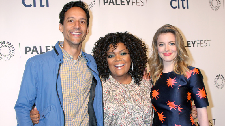 Yvette Nicole Brown posing with her Community co-stars