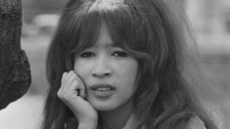 Ronnie Spector posing for a picture in 1971